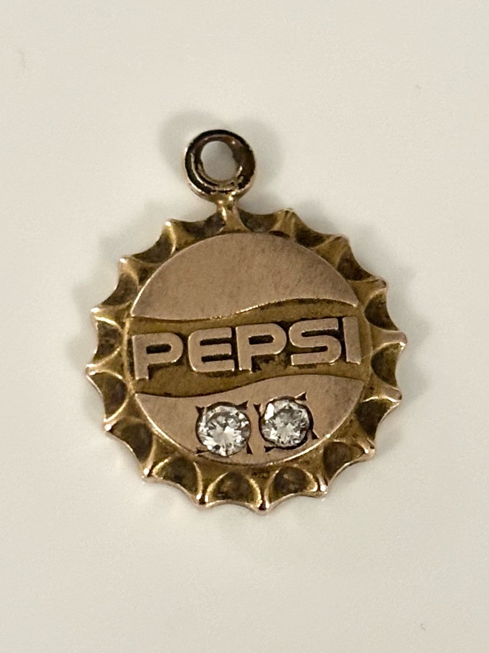VINTAGE 10K SOLID GOLD DIAMOND PEPSI COLA BOTTLE CAP SERVICE PENDANT CHARM